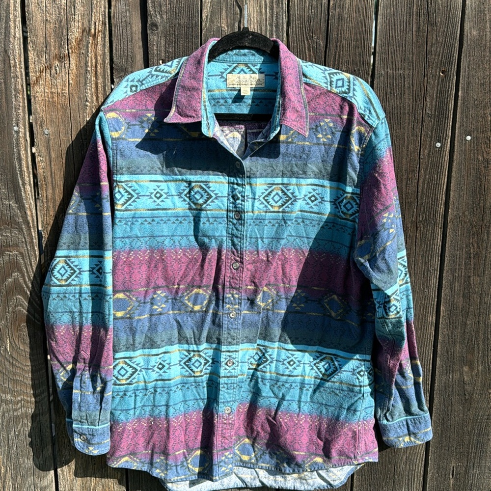 Women’s Cabela’s Aztec blue and purple Y2K flannel. Size XL